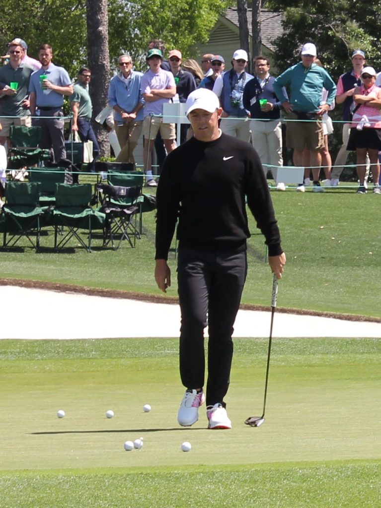 Rory Hole 18 Putting 2
